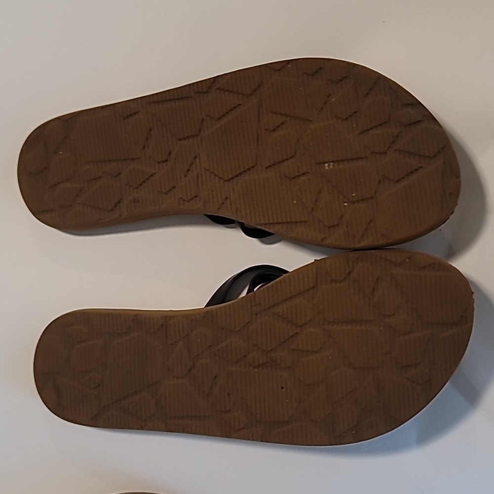 Volcom Brown Footbed Black Strap Girls' Sandals - Picture 2 of 2